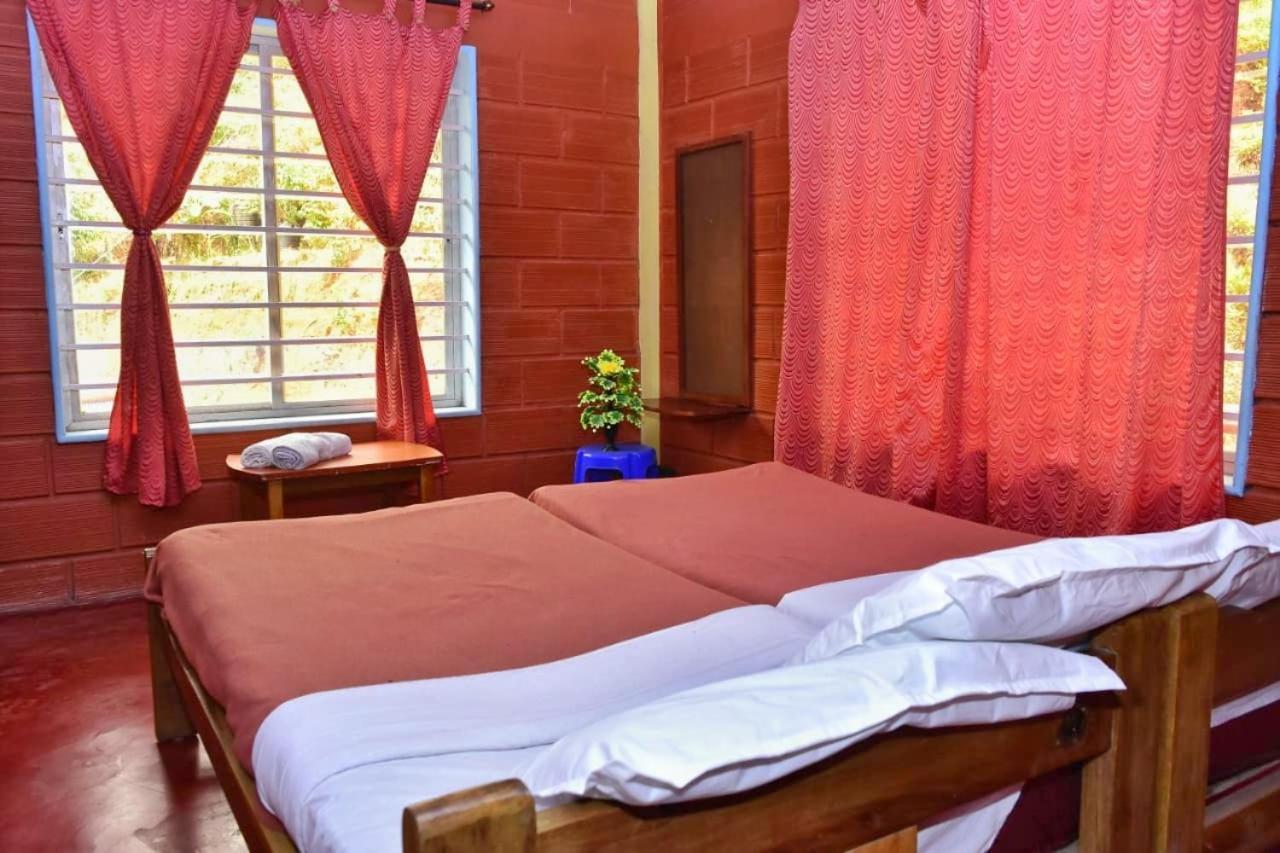 Eshwari Cottage Мадикери Екстериор снимка